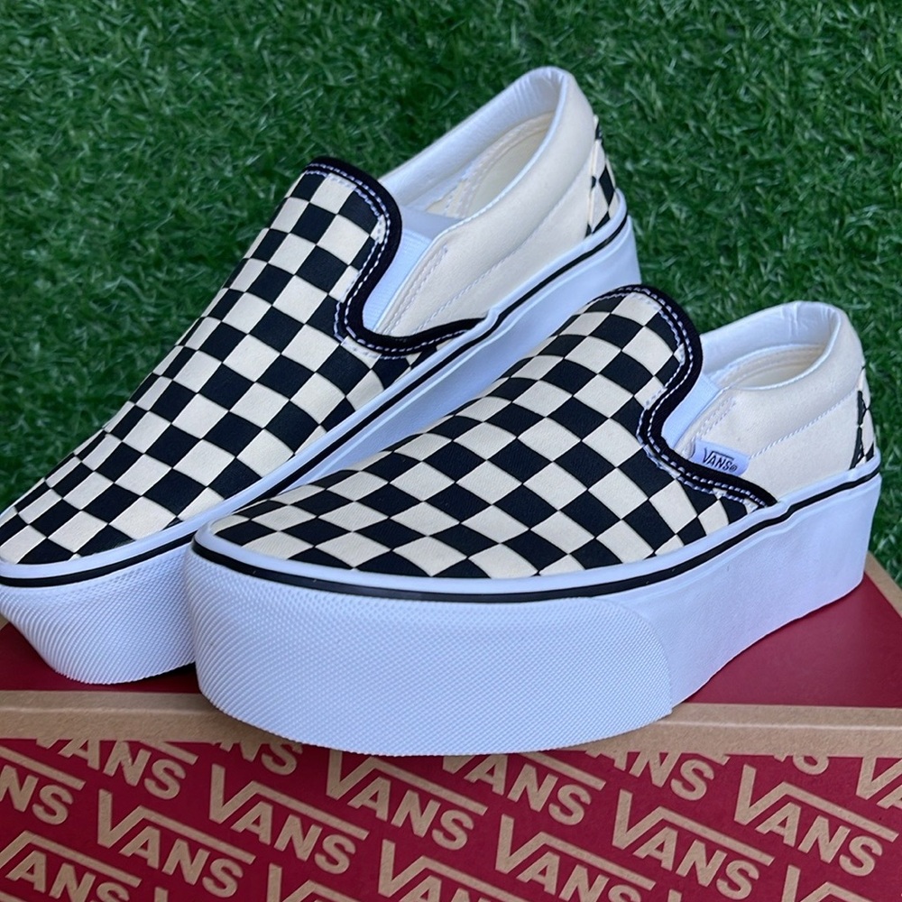 Vans WMNS Classic Slip-On Stackf
Checkerboard Black/Classi
VN0A7Q5RTYQ
Platforms - Picture 6 of 16